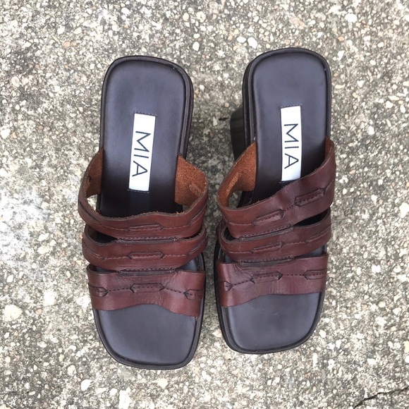 SOLD🦋 MIA 90s Y2K Leather Brown Sandals - Picture 2 of 4